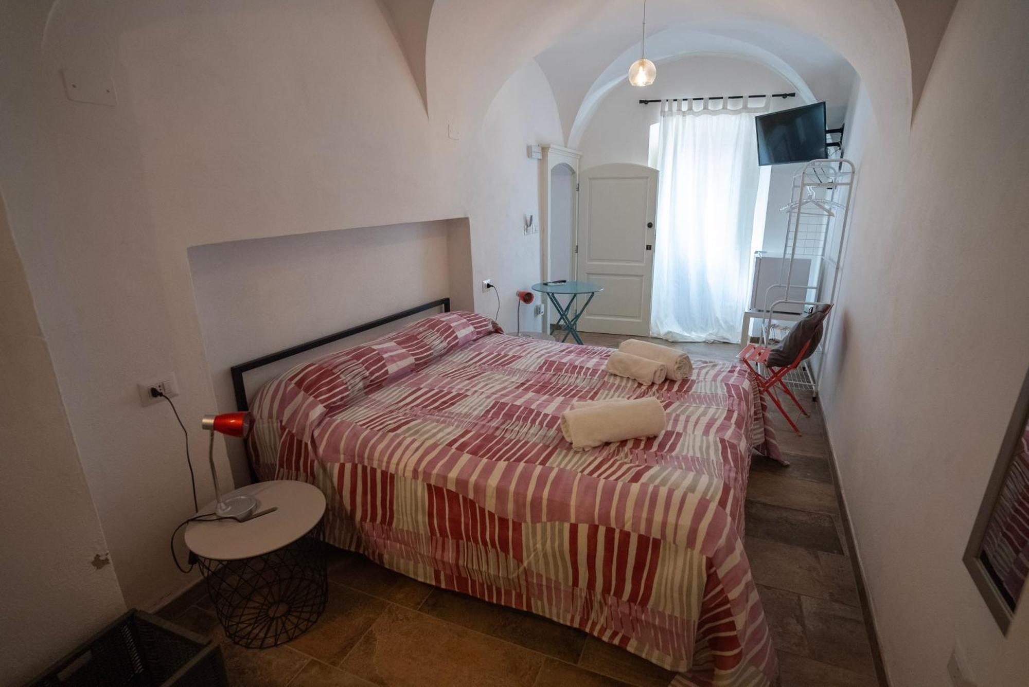 Sardinian Gallery Domus 博萨 客房 照片