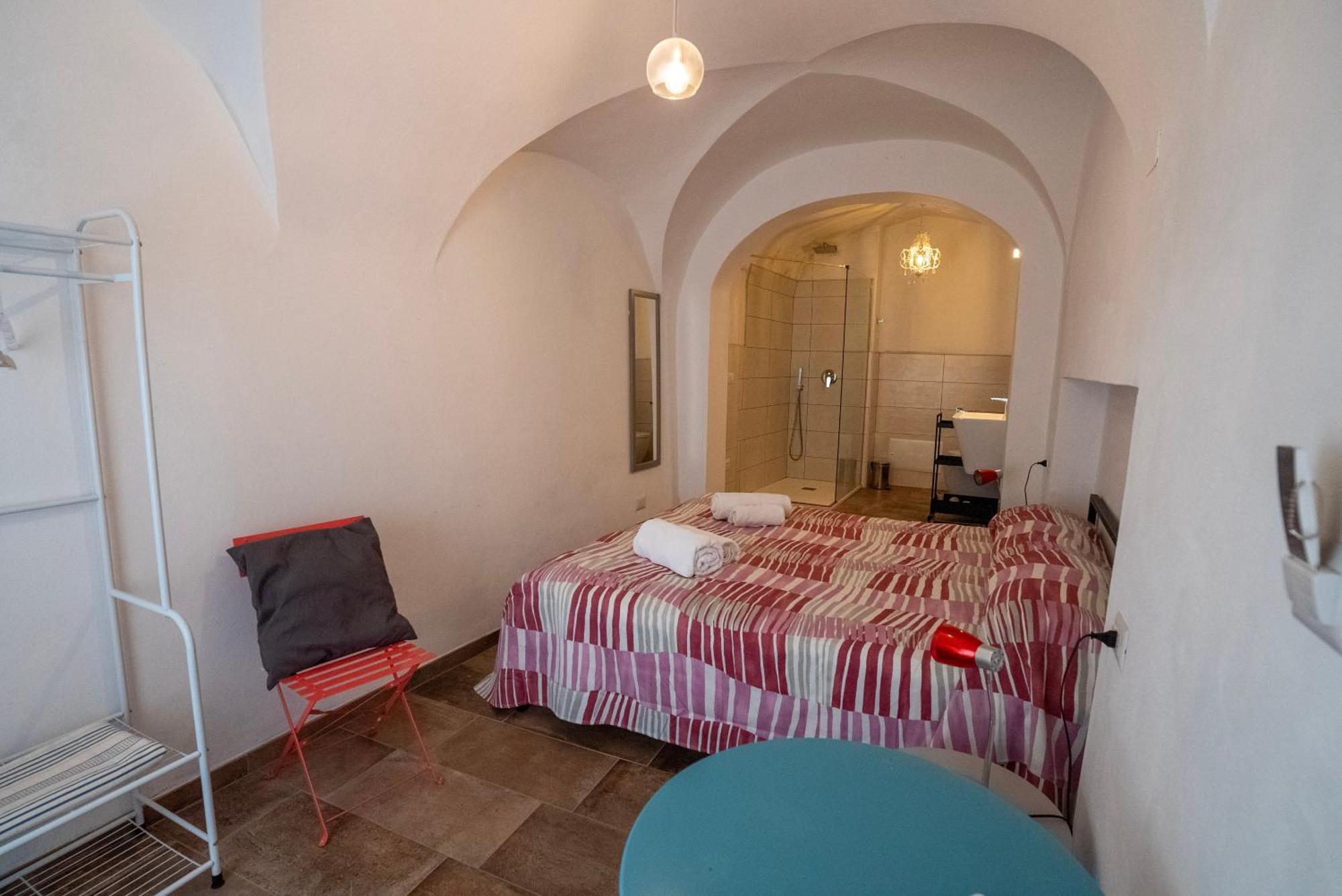 Sardinian Gallery Domus 博萨 客房 照片